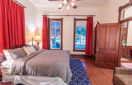 New Braunfels Villa | Zink Haus Villas*1 Block to Comal River*Walk to Downtown NBTX