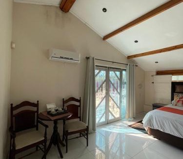 Ladysmith House | Zinzanathi Guest house