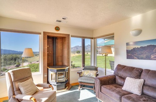 New Harmony House | Zion Mountain Guest House with Canyon Vistas!