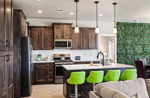 Hurricane House | Zion Park Views-Backyard Heated Swim Spa+Hot Tub + Putting Green - Near Zion