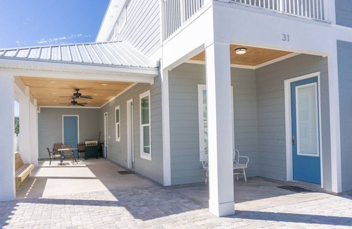 Emerald Waters Village House | Zoe's Place- Pet Friendly close to the beach 5 Bedrooms 4.5 Baths