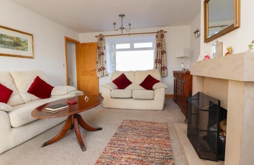 Skipton House | Zoey Cottage