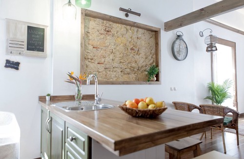 Setubal Apartment | Zof's Cafofos, Sunny Duplex