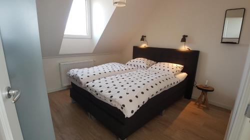Westkapelle Apartment | ZON ZEE STRAND Bed by the Sea