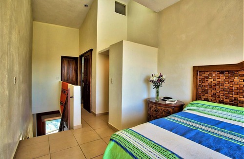 Bucerias House | ZONA DORADA~1 BED/1 1/2 BATH~1 BLOCK to BEACH~FULL KITCHEN~A/C~LAUNDRY~HEAT POOL