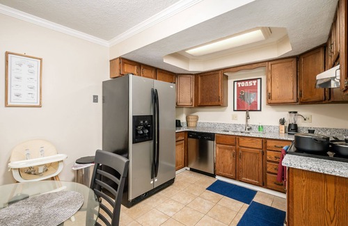 Columbus House | Zoo Getaway, 3BR Home w/Yard Games & Comfort, Family Friendly