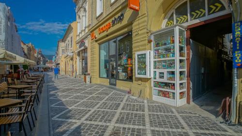 Brasov City Centre Apartment | Zoom Rooms