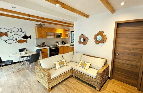 San Juan La Laguna House | Zorro Shelter! "At the Heart of the Lake"