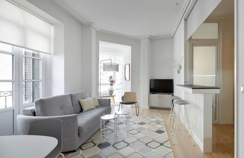 San Sebastian Centro Apartment | Zubieta Suite by FeelFree Rentals