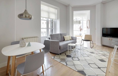 San Sebastian Centro Apartment | Zubieta Suite by FeelFree Rentals