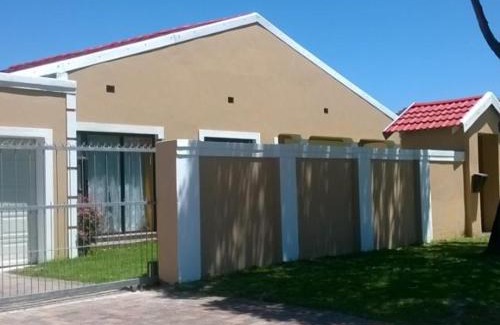 Port Elizabeth House | Zufike Self Catering