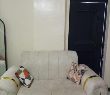 Eastleigh Bed & Breakfast | Zulphas cosy home