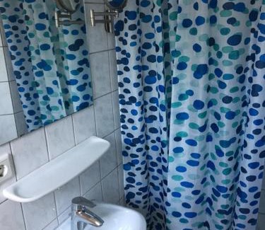 Dusseldorf-Lohausen Bed & Breakfast | Zum armen Mann