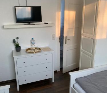 Dusseldorf-Lohausen Bed & Breakfast | Zum armen Mann