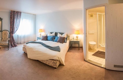 Monheim Hotel | Zum Vater Rhein