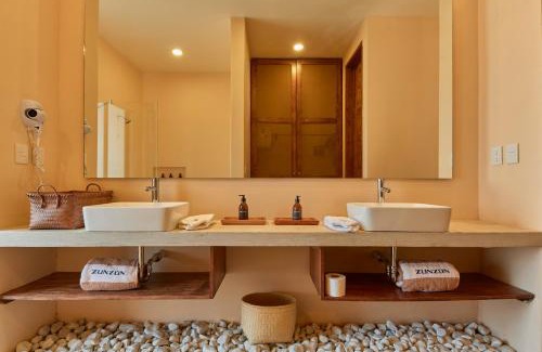 Barra de Colotepec Hotel | Zunzún
