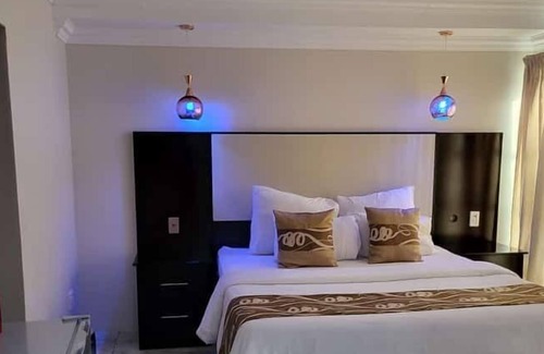 Ekurhuleni House | Zurich Garden Lodge