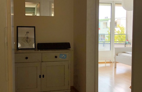 Weissensee Condo | Zwei Gemütliche Schlaf & Arbeitszimmer in Heller Wohnung mit Balkonen Zentral