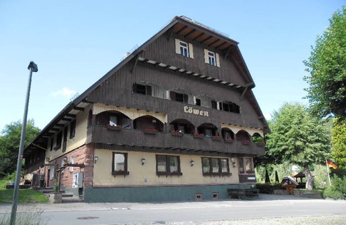 Tennenbronn Apartment | Zweibettzimmer 3 mit Dusche und WC