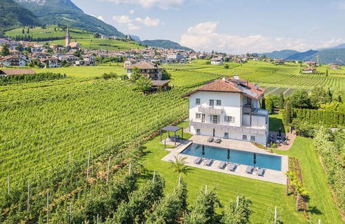 Tramin Apartment | "Zwerger Parterre" vacation apartment with garden terrace, pool and large sunbathing lawn