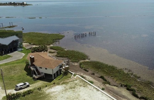 Salem House | zzWaterfront Cedar Island Beauty