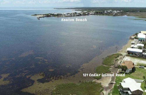 Salem House | zzWaterfront Cedar Island Beauty