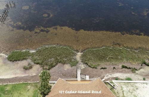 Salem House | zzWaterfront Cedar Island Beauty