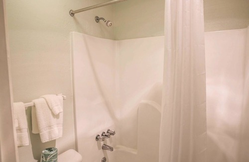 Morehead City Hotel | Econo Lodge Crystal Coast