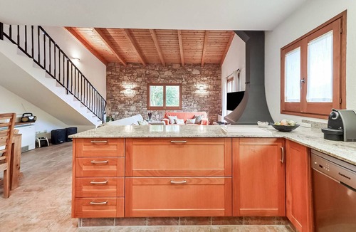 Montseny House | Holiday Home Montseny with Pool