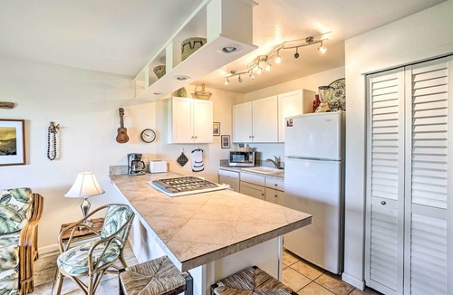 Kaunakakai Apartment | Kaunakakai Escape: Heated Pool & Beach Access