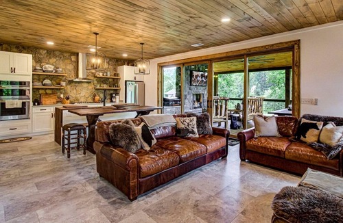 Pittman Center Cabin | Lindsey Creek Hideaway
