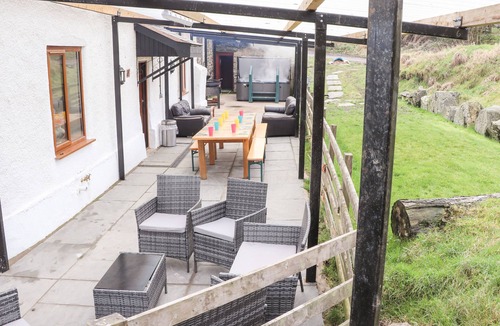 Ruthin Cottage | Maestyddyn Farm House