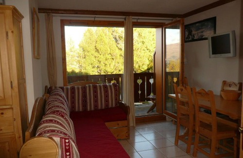 Montalbert Apartment | Renovated ski-in/ski-out apartment in La Plagne, 2 bedrooms