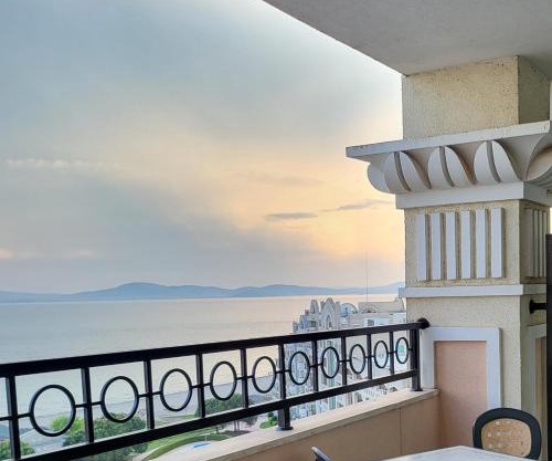 "Красавиците тъмнокоси" Sunset Resort Pomorie