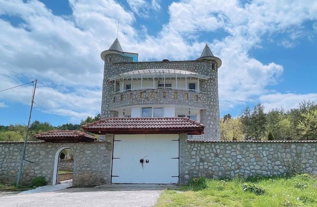 Къща за гости Замък Никола