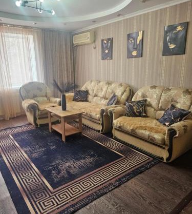 Трехкомнатные апартаменты в центре города
