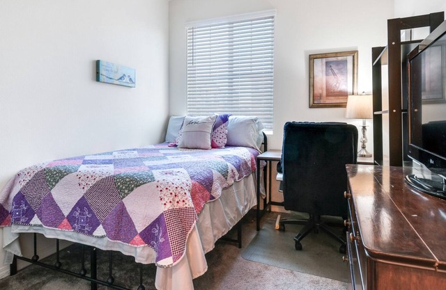 0 Formal 🍳 or 🛋️~Downstairs Suite~2022 Built~Multiple HOA🏞️~Monthly~讲中文