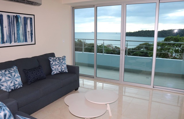 06E Floor to Ceiling Oceanview Resort Panama