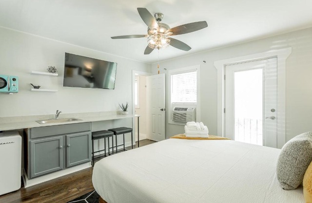 07 The Gio Room - A PMI Scenic City Vacation Rental