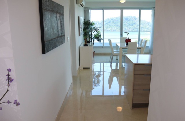 08A Stunning Rooftop Pool, Views of Canal/Ocean