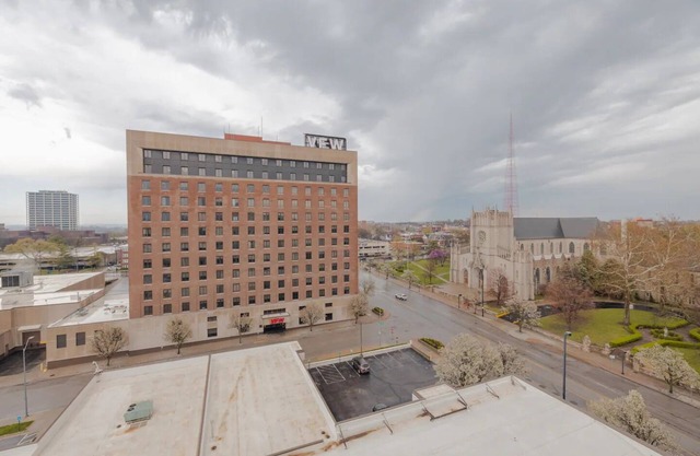 1.3 Miles To Union Station! 2 bedroom 2bath