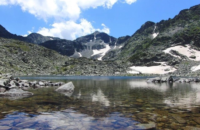 1 bed apartment in Borovets, 150m from the gondola, views down the valley