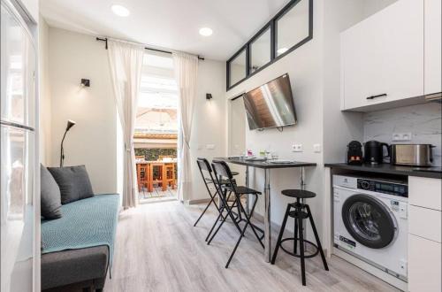 1 bed, center of Nice with AC