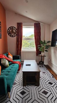1-Bed flat near West Norwood station