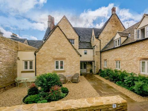 1 bed property in Tetbury 79151