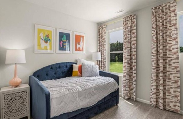 1 bed room available in a shared townhome with 5 bed room 4 bath