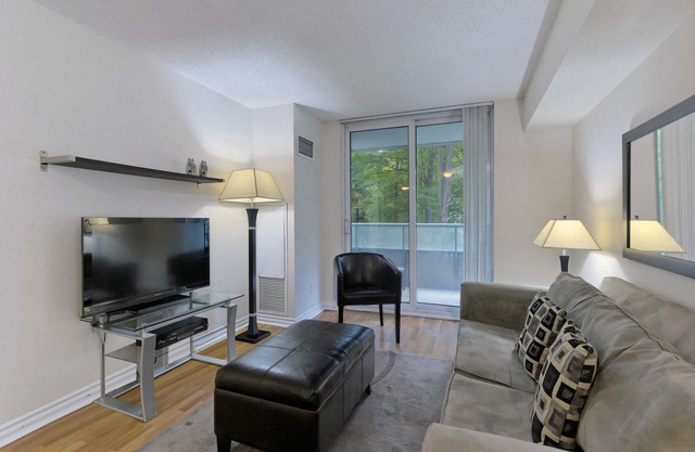 1 Bedroom/1 Bathroom Suite
