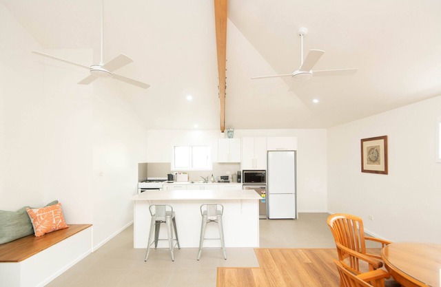 1 bedroom 1 bath house w patio incl car