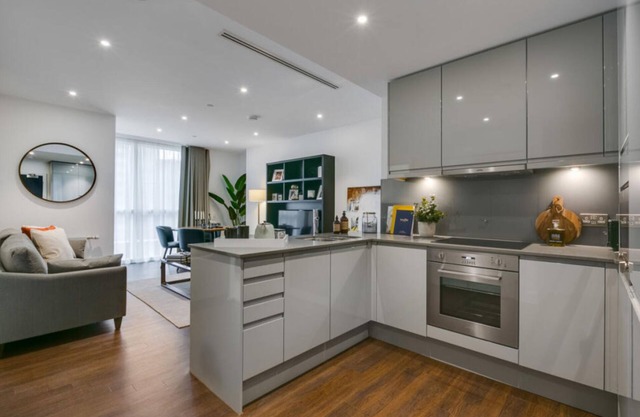 1 Bedroom Apartment Canary Wharf London