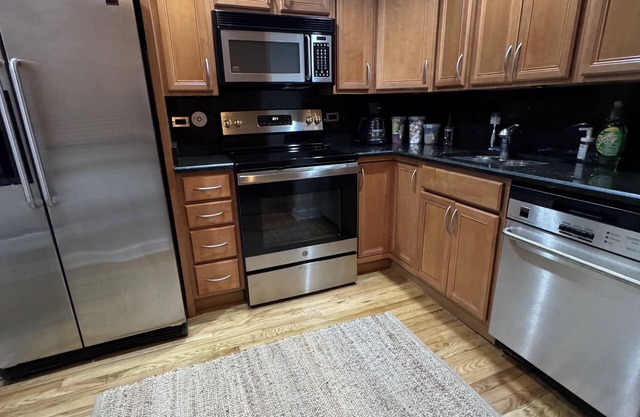 1-bedroom apartment in awesome Chicago with AC, WiFi and 1FREE Garage Parking